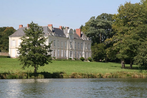chateau-desnerie-ruban-vert-river-erdre-boat-cruise